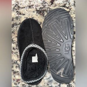UGG Women's size 6 Tasman slippers